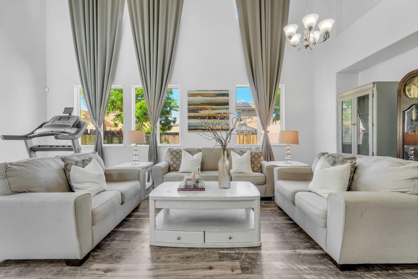 Detail Gallery Image 19 of 111 For 14 Bramante Ct, Oakley,  CA 94561 - 5 Beds | 3 Baths