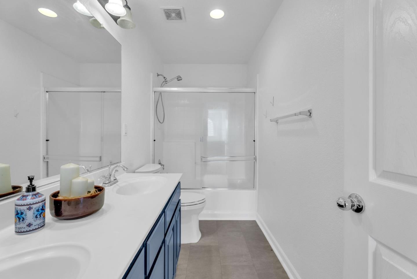 Detail Gallery Image 32 of 111 For 14 Bramante Ct, Oakley,  CA 94561 - 5 Beds | 3 Baths