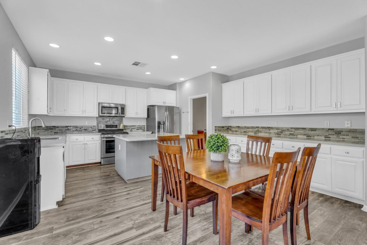 Detail Gallery Image 7 of 111 For 14 Bramante Ct, Oakley,  CA 94561 - 5 Beds | 3 Baths