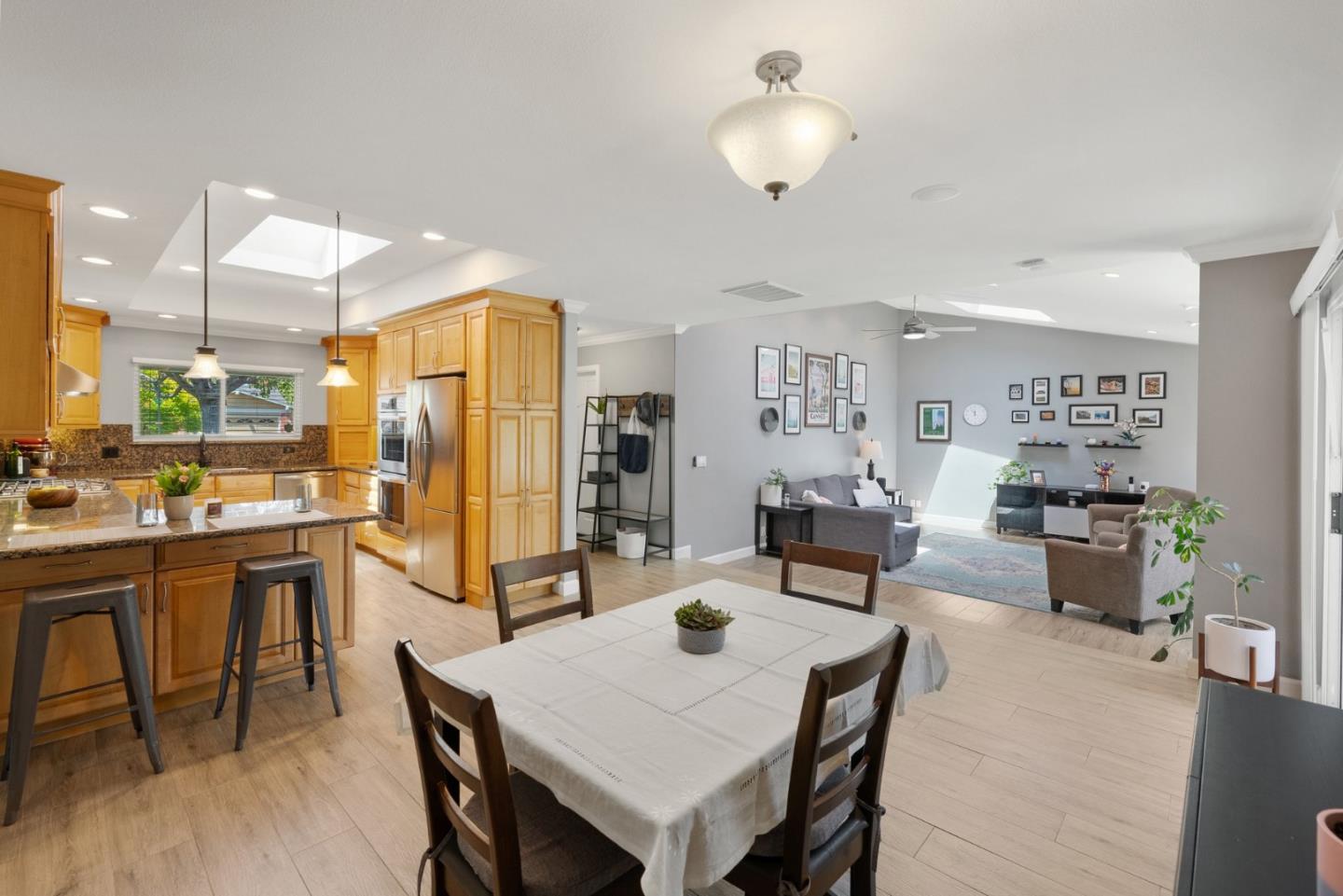 Detail Gallery Image 13 of 55 For 1054 Mitchell Ct, San Jose,  CA 95128 - 4 Beds | 2 Baths