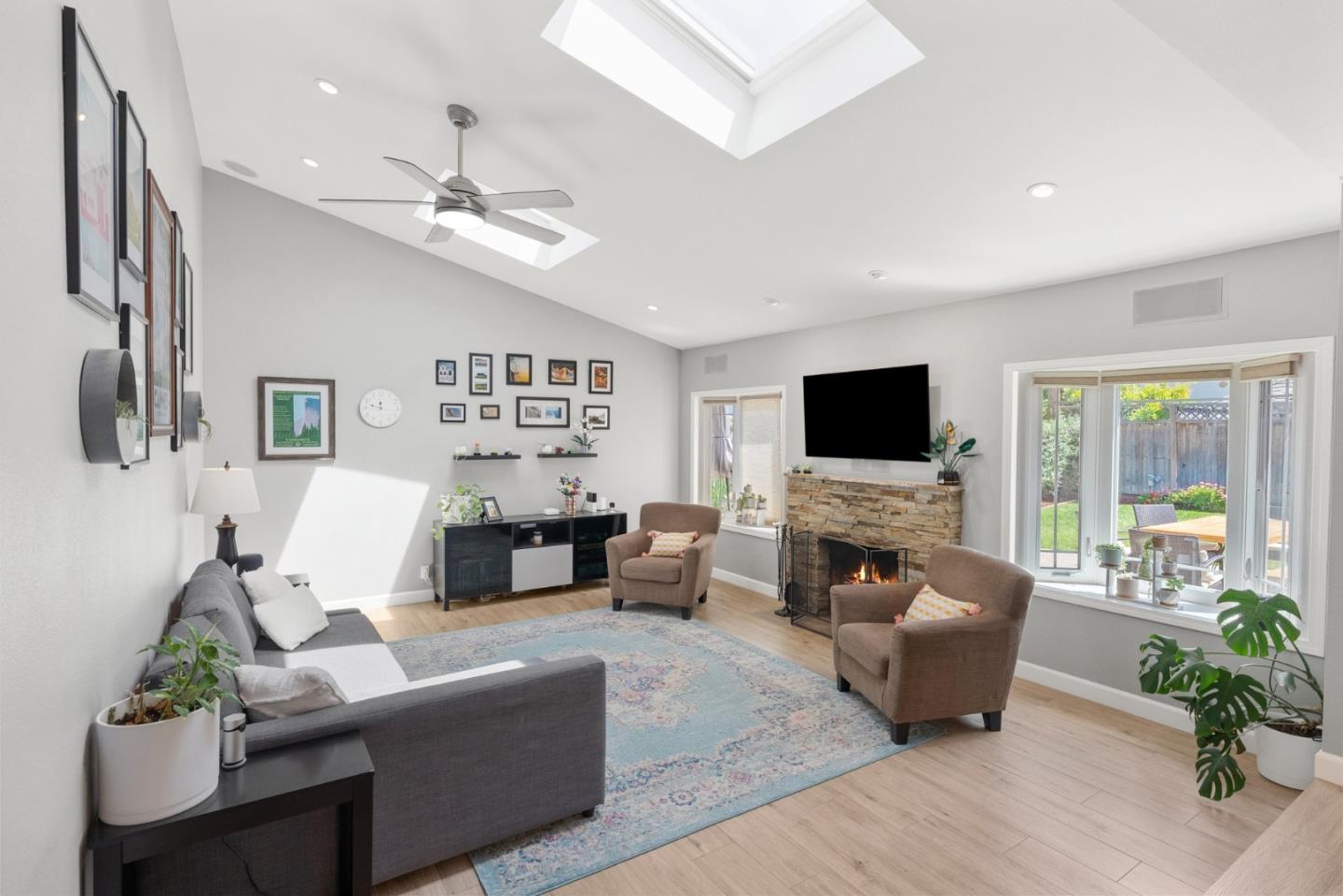 Detail Gallery Image 8 of 55 For 1054 Mitchell Ct, San Jose,  CA 95128 - 4 Beds | 2 Baths