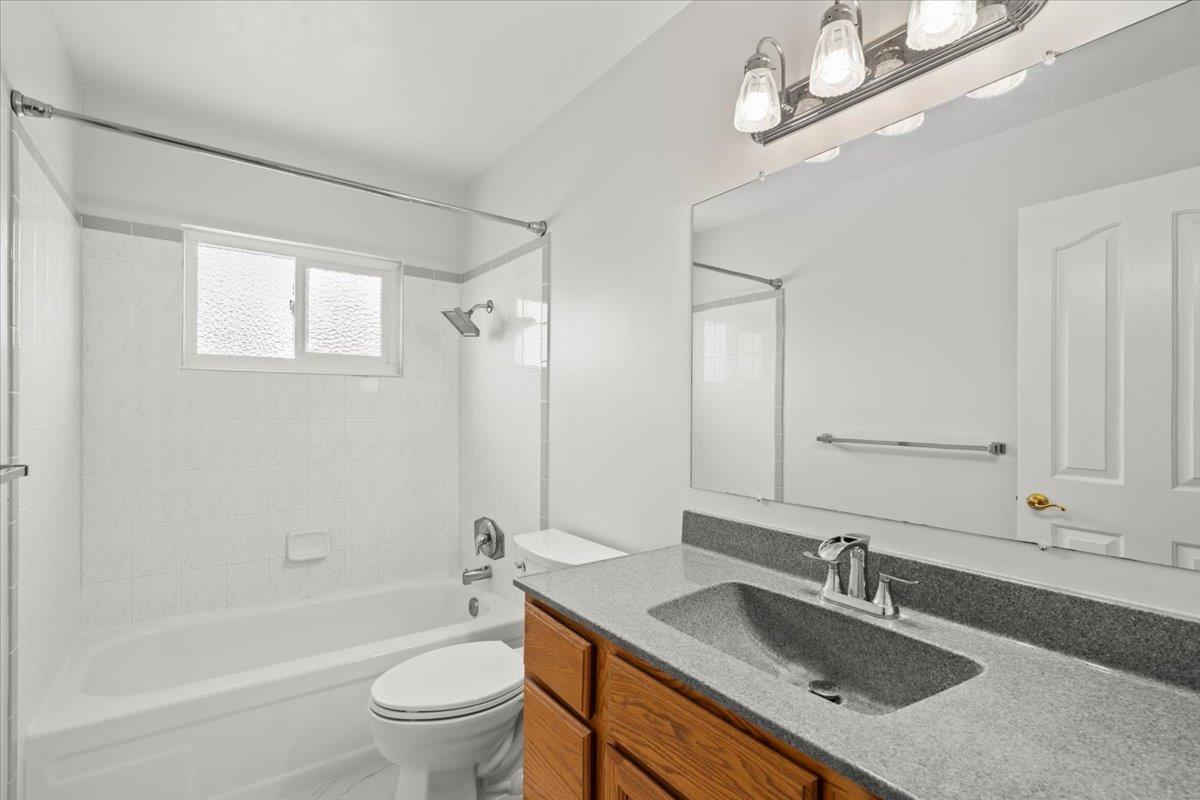 Detail Gallery Image 18 of 24 For 635 Gaundabert Ln, San Jose,  CA 95136 - 5 Beds | 3 Baths