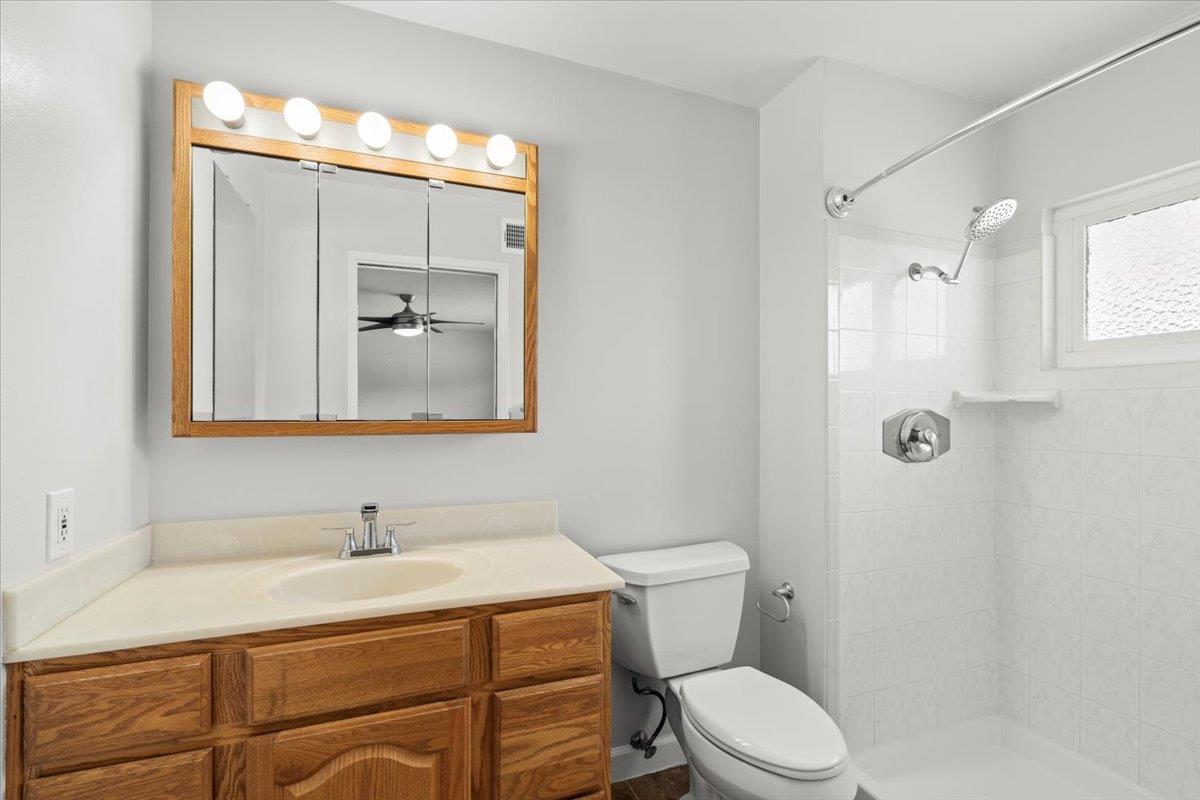 Detail Gallery Image 20 of 24 For 635 Gaundabert Ln, San Jose,  CA 95136 - 5 Beds | 3 Baths
