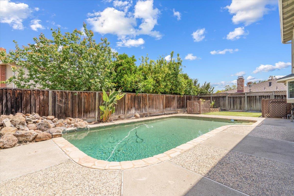 Detail Gallery Image 23 of 24 For 635 Gaundabert Ln, San Jose,  CA 95136 - 5 Beds | 3 Baths