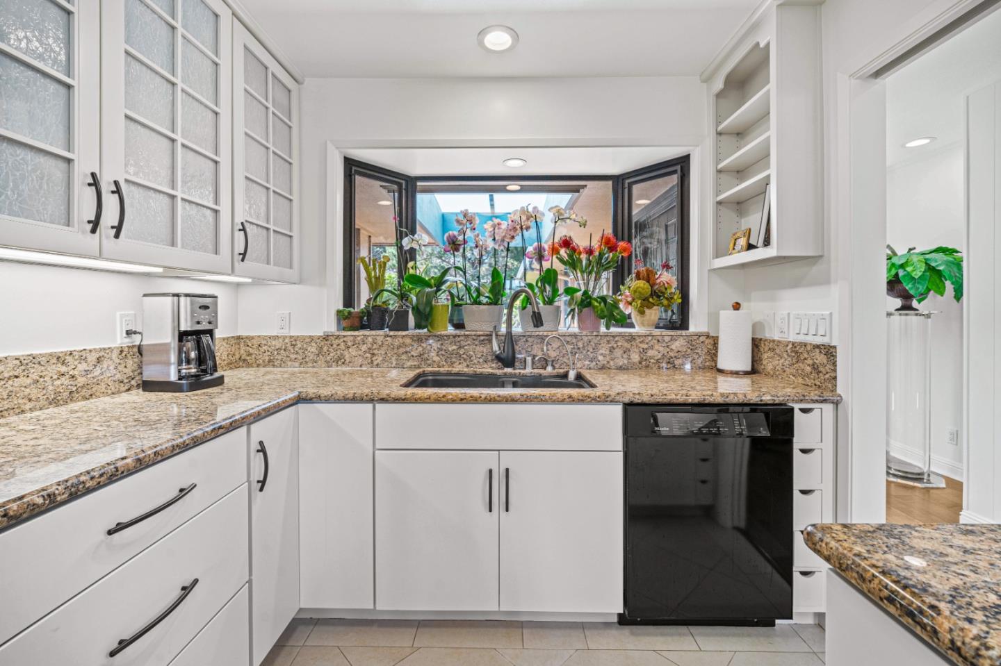 Detail Gallery Image 12 of 31 For 221 Del Mesa Carmel, Carmel,  CA 93923 - 2 Beds | 2 Baths