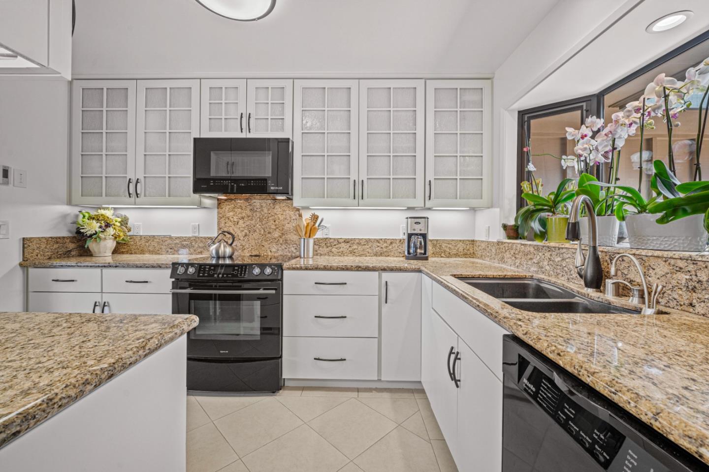 Detail Gallery Image 13 of 31 For 221 Del Mesa Carmel, Carmel,  CA 93923 - 2 Beds | 2 Baths