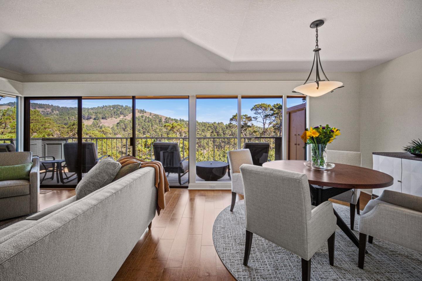 Detail Gallery Image 3 of 31 For 221 Del Mesa Carmel, Carmel,  CA 93923 - 2 Beds | 2 Baths