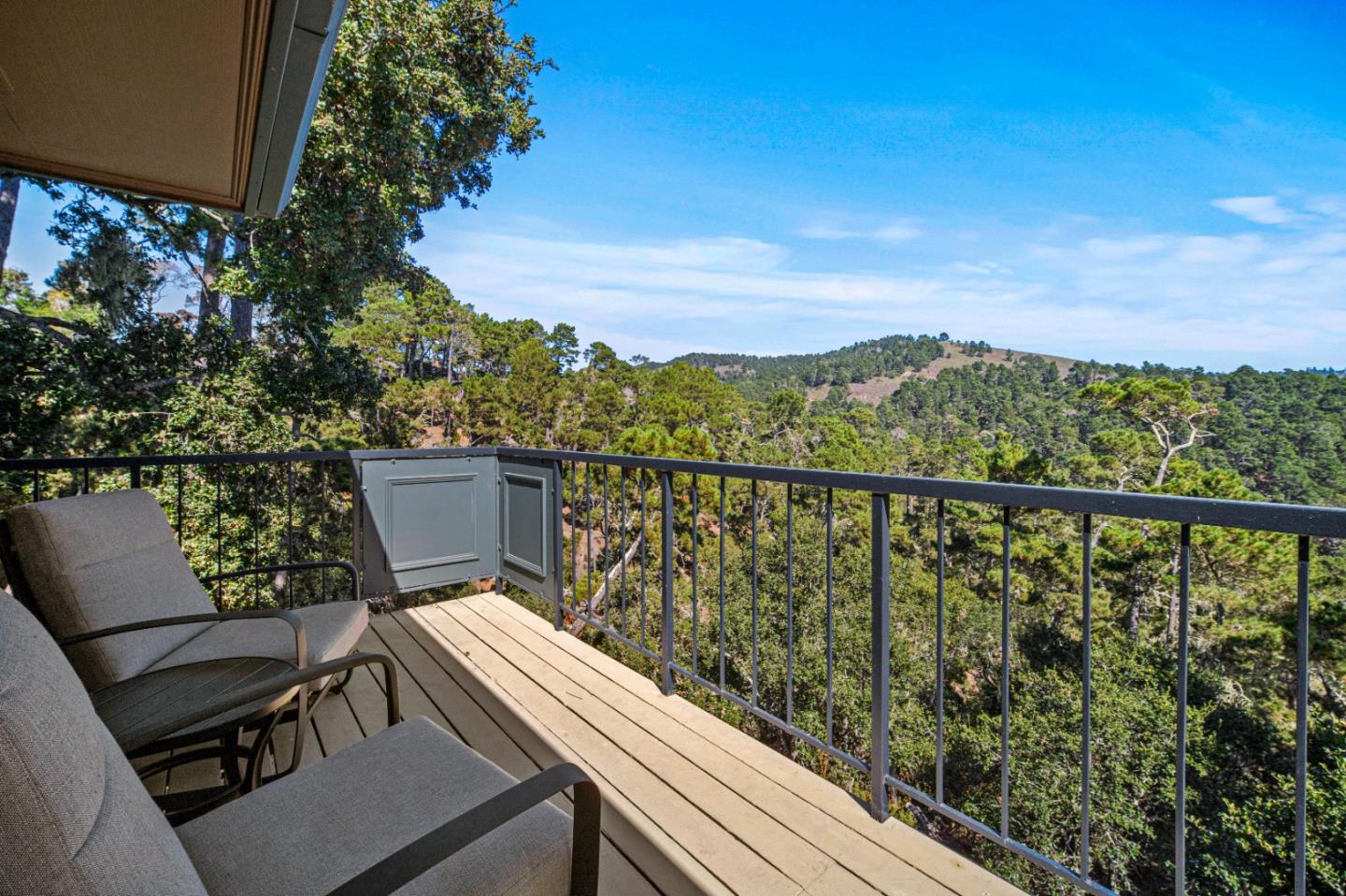 Detail Gallery Image 8 of 31 For 221 Del Mesa Carmel, Carmel,  CA 93923 - 2 Beds | 2 Baths