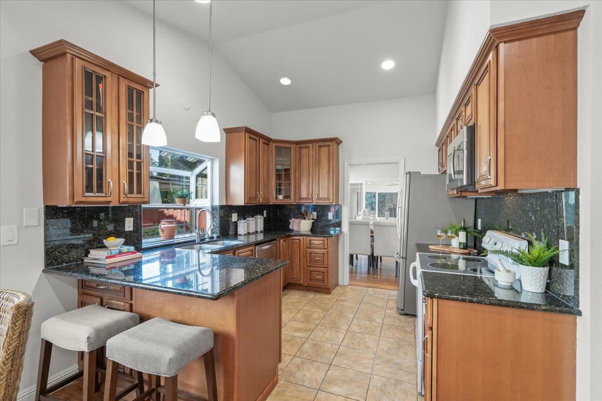 Detail Gallery Image 11 of 34 For 4908 Rice Dr, San Jose,  CA 95111 - 4 Beds | 2 Baths
