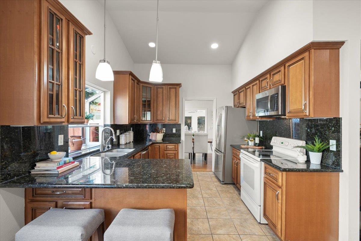 Detail Gallery Image 12 of 34 For 4908 Rice Dr, San Jose,  CA 95111 - 4 Beds | 2 Baths