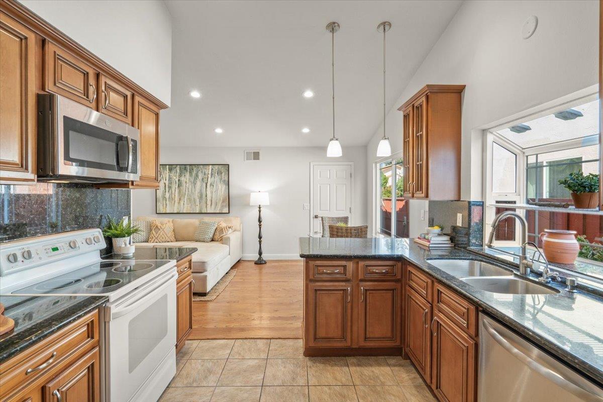 Detail Gallery Image 14 of 34 For 4908 Rice Dr, San Jose,  CA 95111 - 4 Beds | 2 Baths