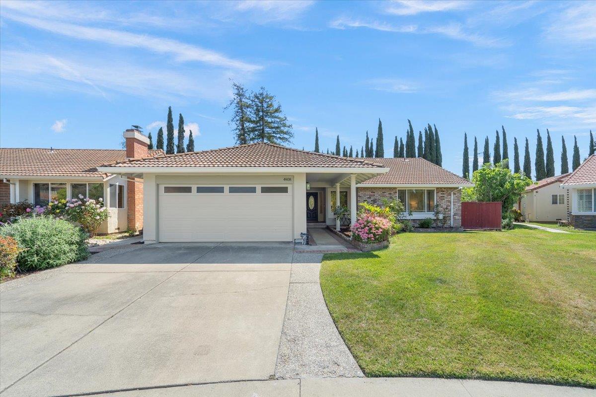 Detail Gallery Image 2 of 34 For 4908 Rice Dr, San Jose,  CA 95111 - 4 Beds | 2 Baths