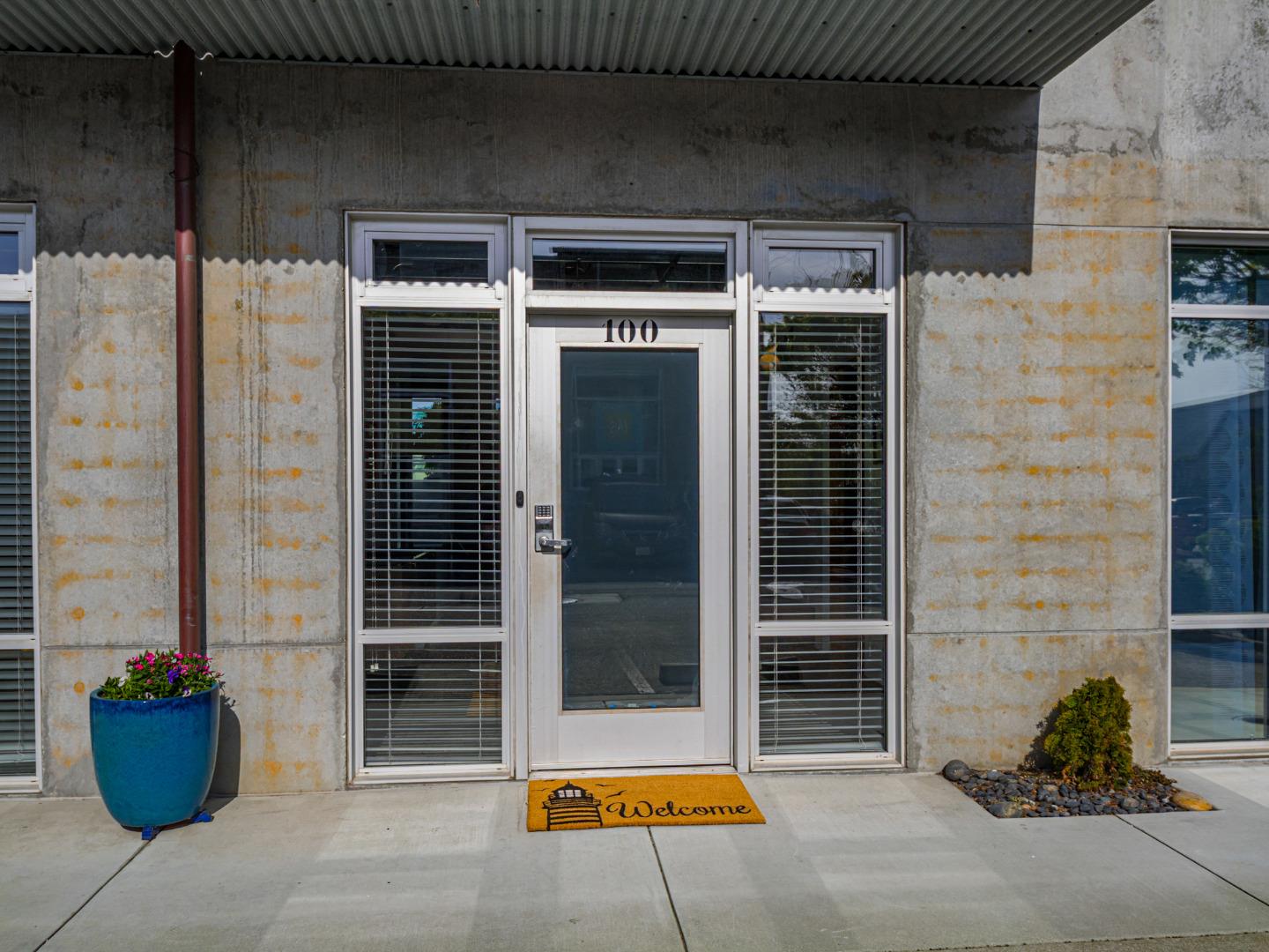 Detail Gallery Image 4 of 24 For 100 High Rd #100 AND 102,  Santa Cruz,  CA 95060 - – Beds | – Baths