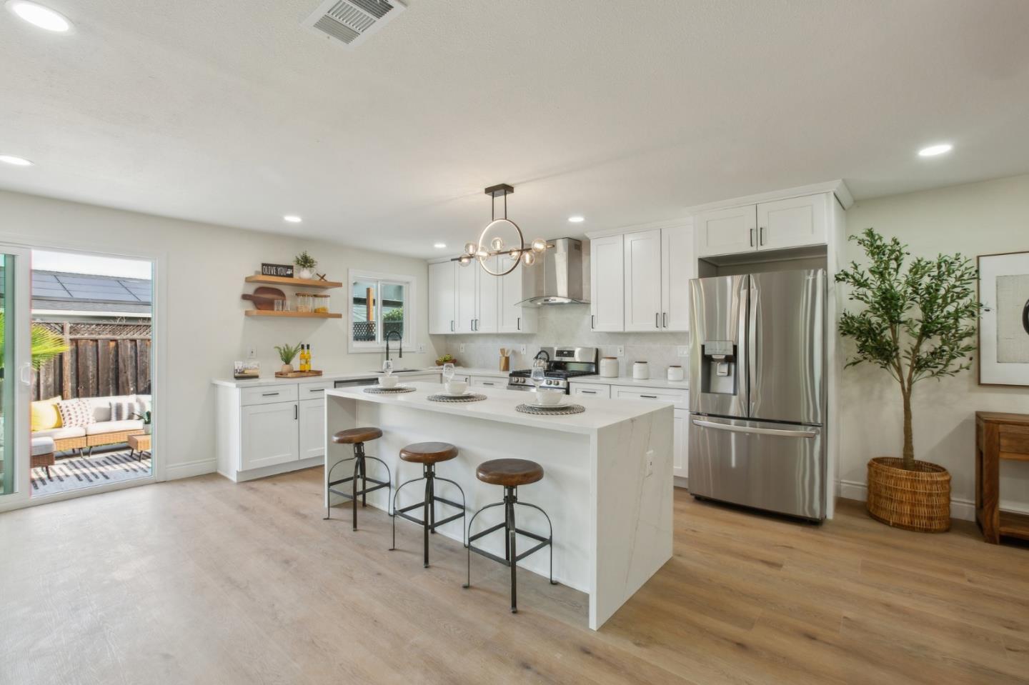 Detail Gallery Image 10 of 43 For 639 Curie Dr, San Jose,  CA 95123 - 3 Beds | 2 Baths
