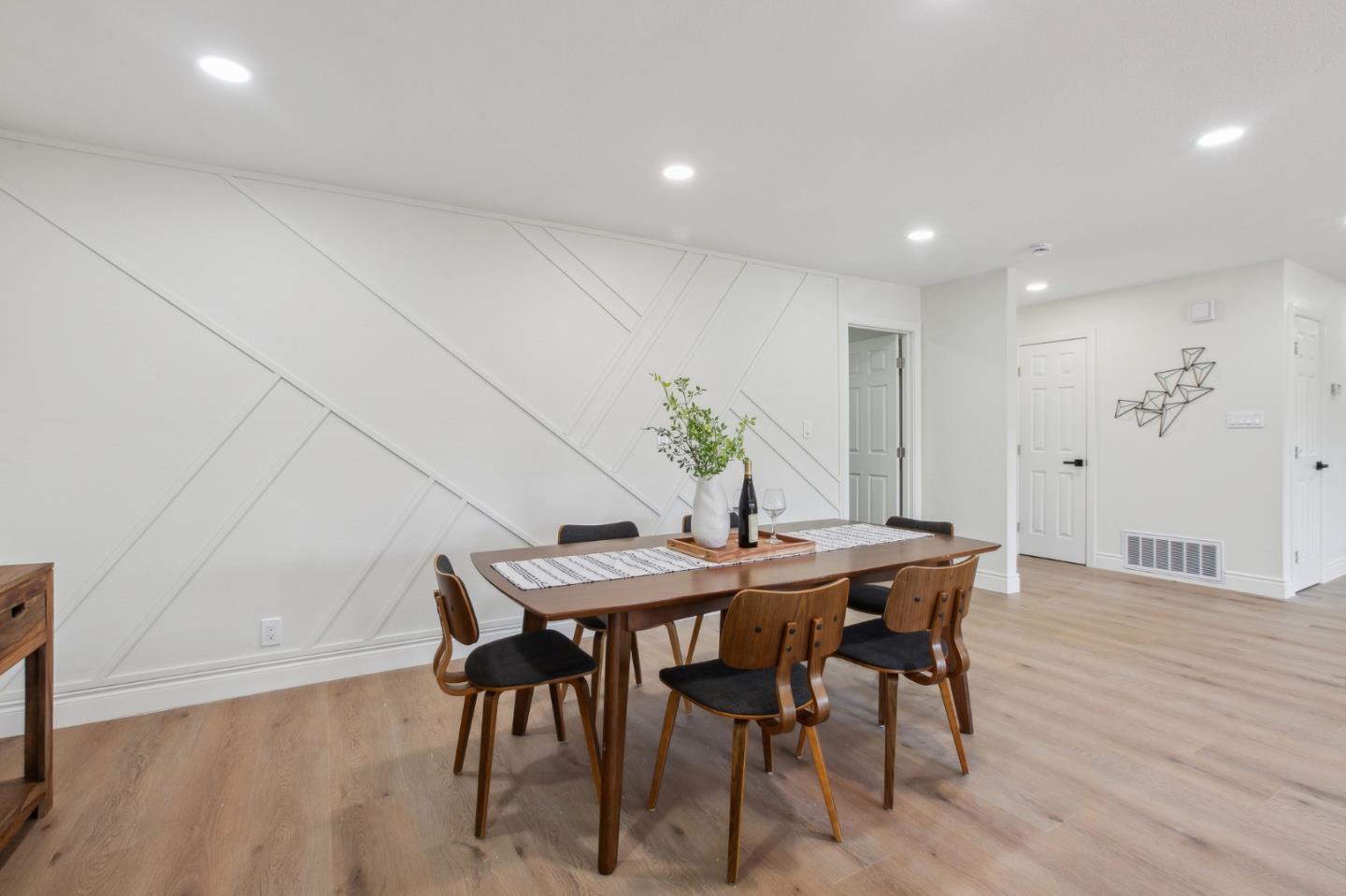 Detail Gallery Image 14 of 43 For 639 Curie Dr, San Jose,  CA 95123 - 3 Beds | 2 Baths
