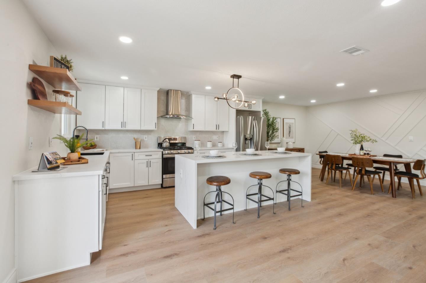 Detail Gallery Image 8 of 43 For 639 Curie Dr, San Jose,  CA 95123 - 3 Beds | 2 Baths