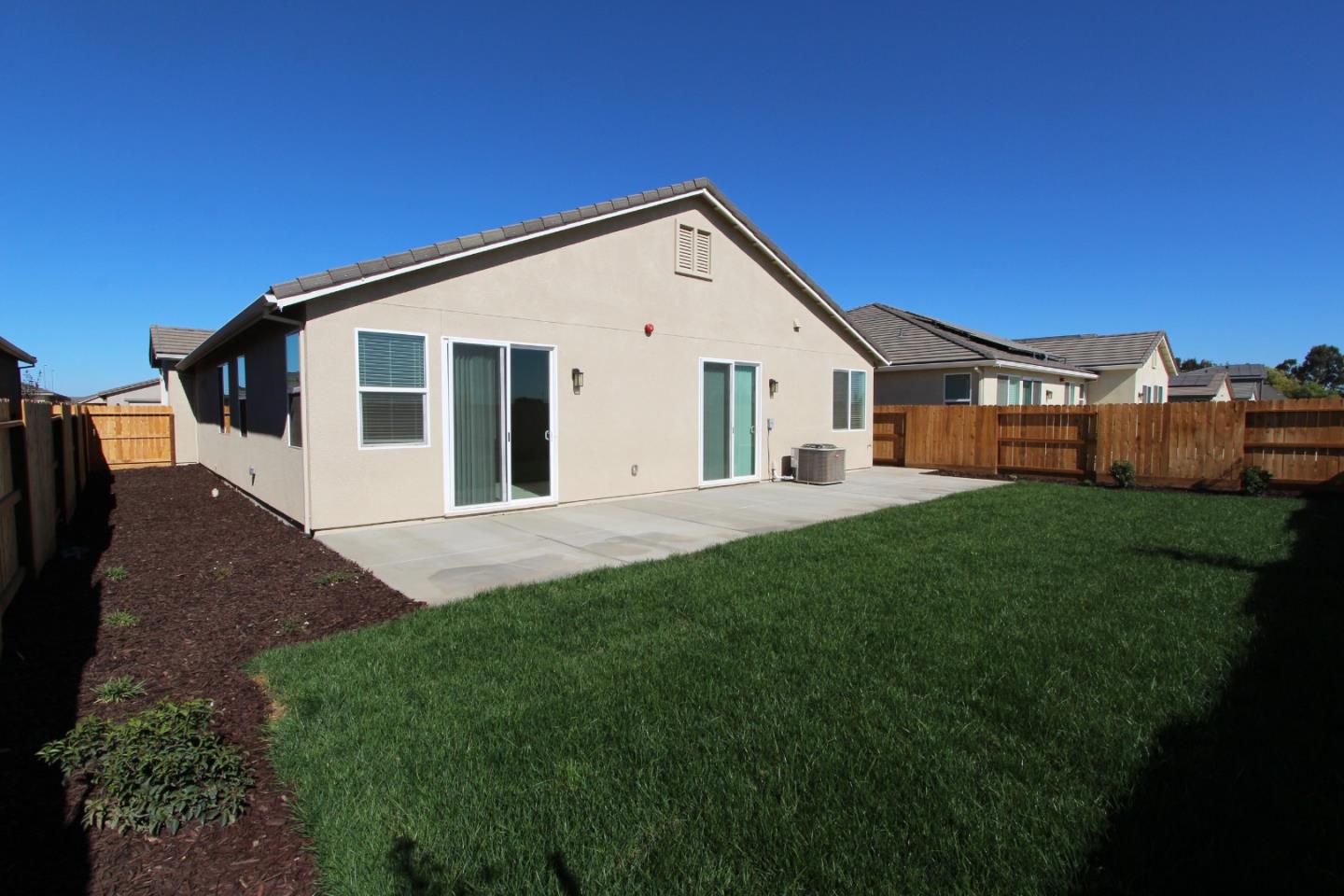 Detail Gallery Image 2 of 14 For 1129 Pearl Dr, Los Banos,  CA 93635 - 4 Beds | 2 Baths