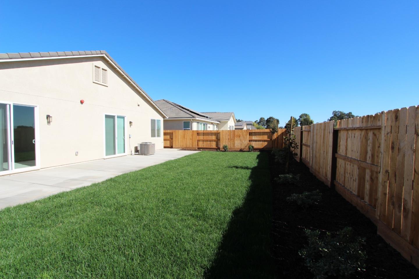 Detail Gallery Image 3 of 14 For 1129 Pearl Dr, Los Banos,  CA 93635 - 4 Beds | 2 Baths