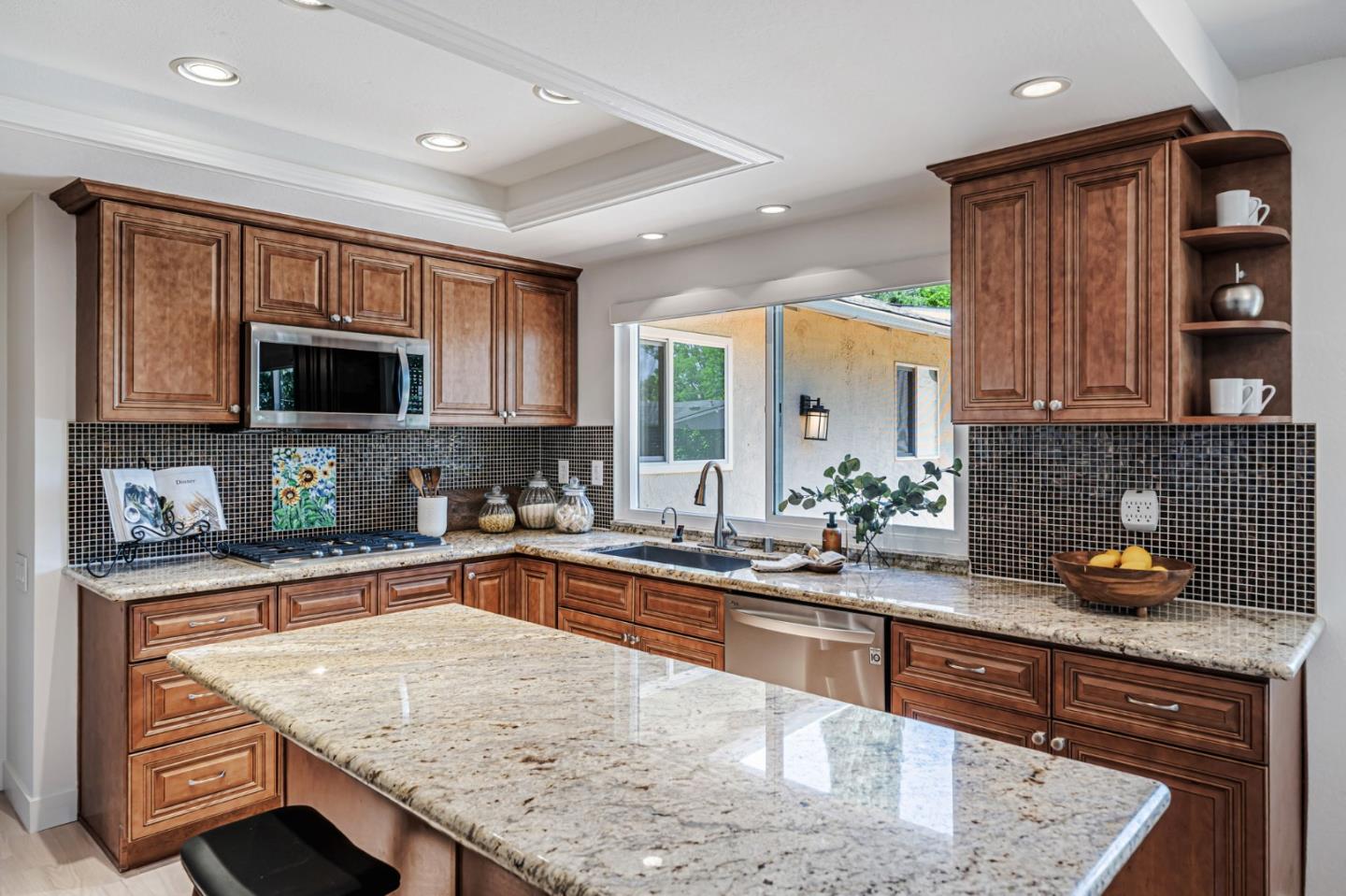 Detail Gallery Image 10 of 43 For 1536 Saint Helena Dr, Danville,  CA 94526 - 4 Beds | 3 Baths