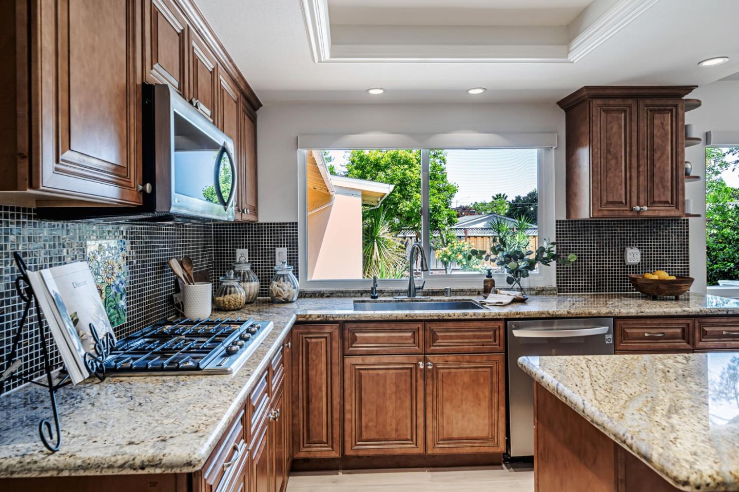 Detail Gallery Image 11 of 43 For 1536 Saint Helena Dr, Danville,  CA 94526 - 4 Beds | 3 Baths