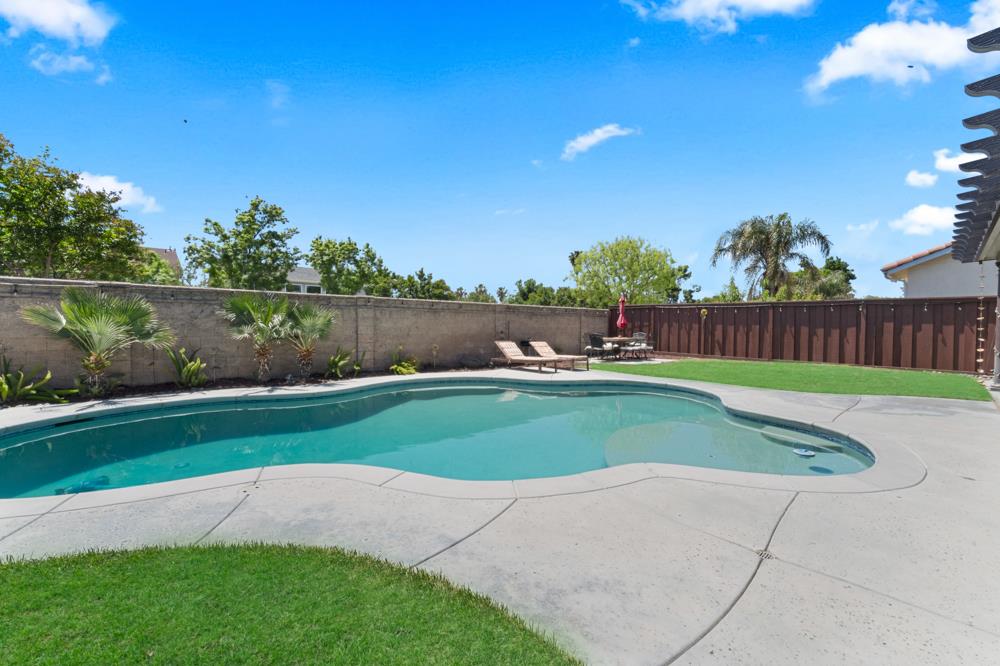 Detail Gallery Image 10 of 51 For 2369 S Creekside Dr, Los Banos,  CA 93635 - 3 Beds | 2/1 Baths