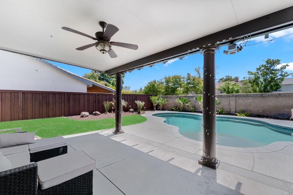 Detail Gallery Image 13 of 51 For 2369 S Creekside Dr, Los Banos,  CA 93635 - 3 Beds | 2/1 Baths