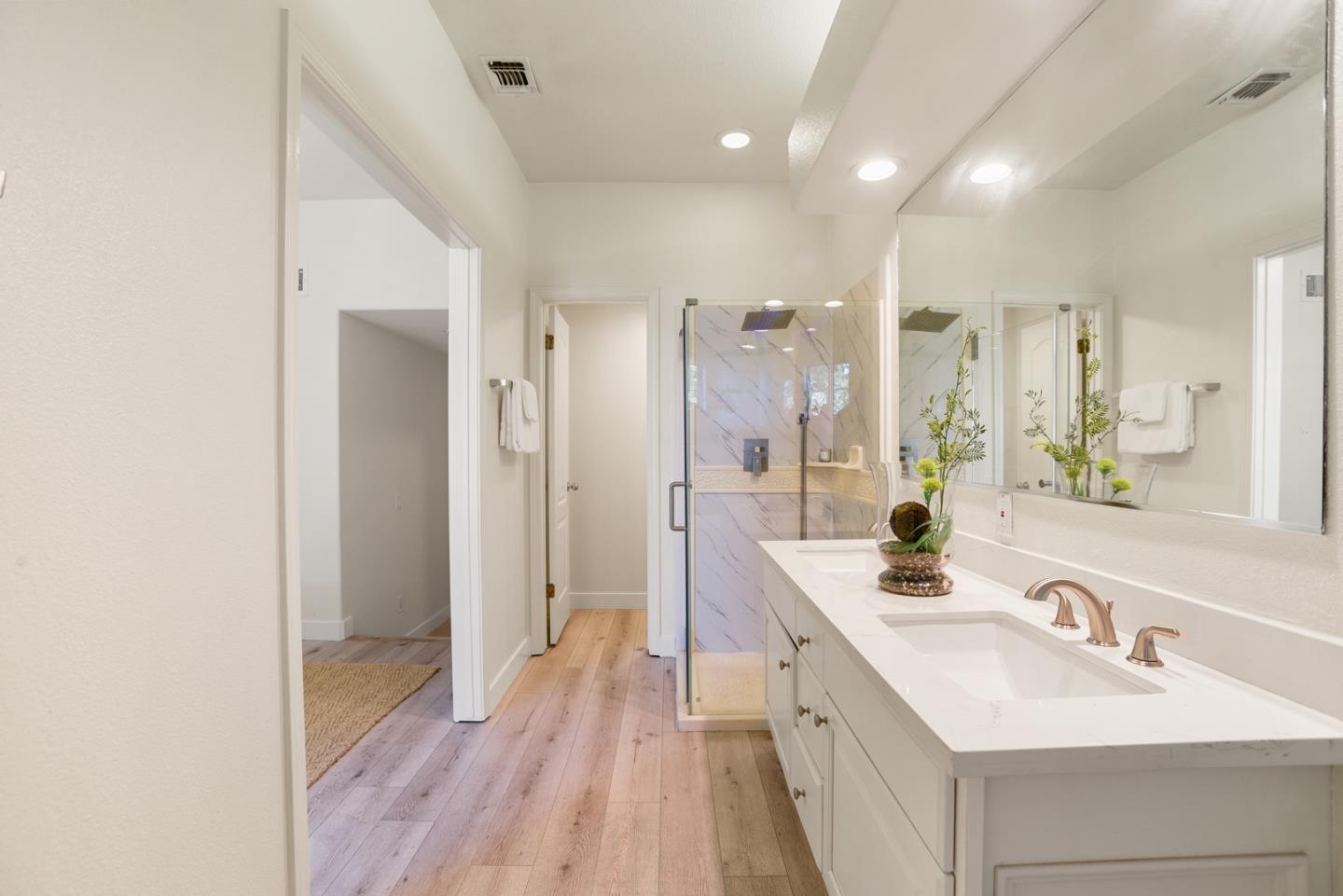 Detail Gallery Image 10 of 22 For 989 Asilomar Ter #4,  Sunnyvale,  CA 94086 - 3 Beds | 3/1 Baths