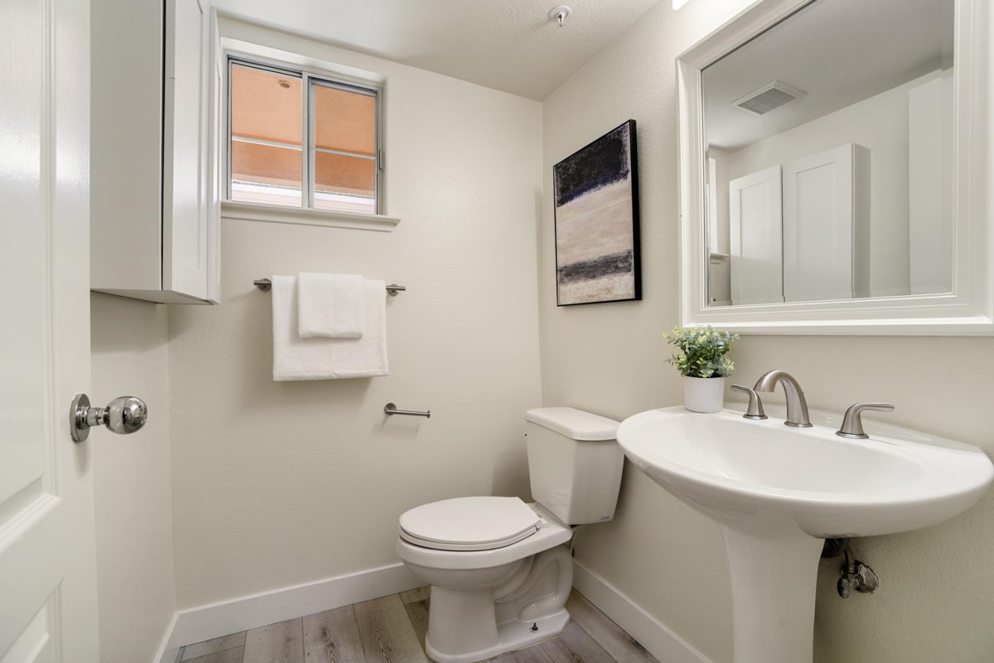 Detail Gallery Image 14 of 22 For 989 Asilomar Ter #4,  Sunnyvale,  CA 94086 - 3 Beds | 3/1 Baths