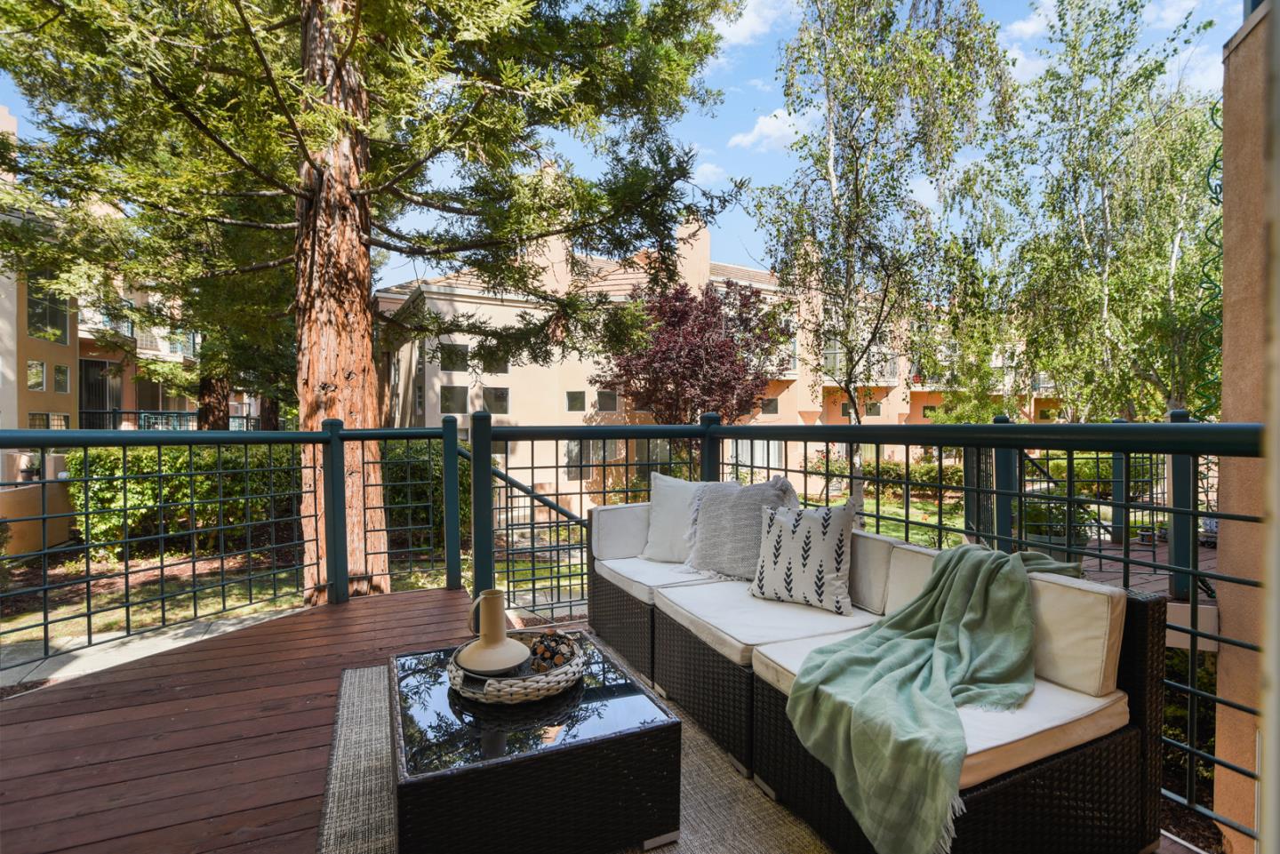 Detail Gallery Image 16 of 22 For 989 Asilomar Ter #4,  Sunnyvale,  CA 94086 - 3 Beds | 3/1 Baths