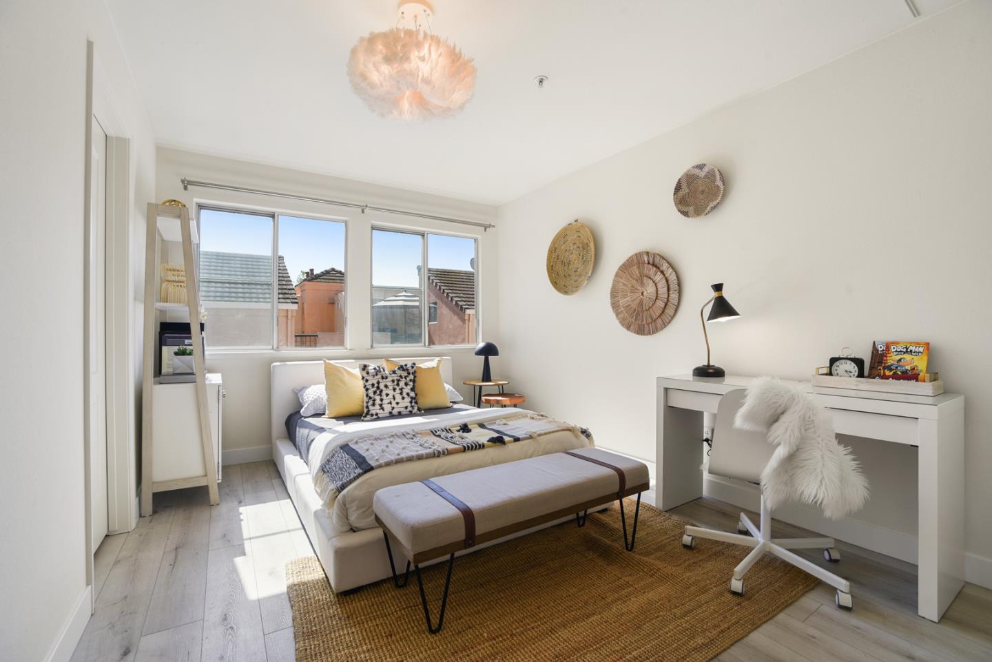 Detail Gallery Image 7 of 22 For 989 Asilomar Ter #4,  Sunnyvale,  CA 94086 - 3 Beds | 3/1 Baths