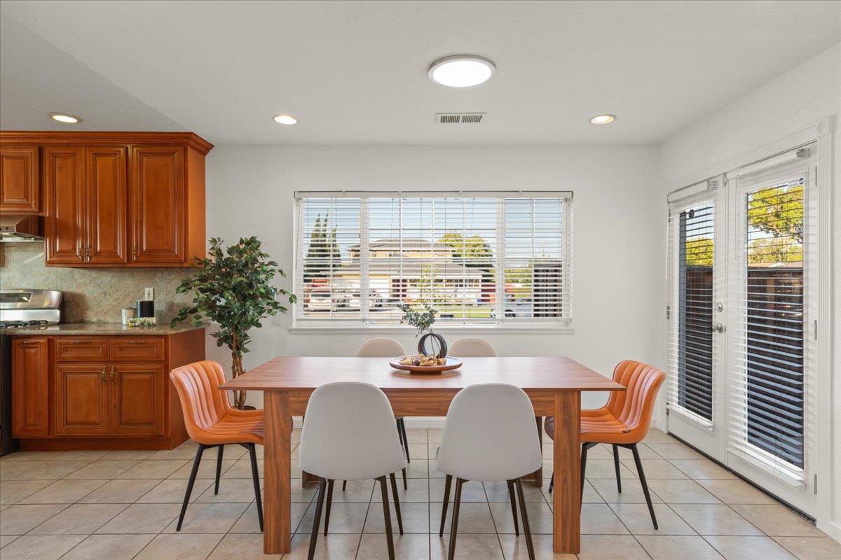 Detail Gallery Image 10 of 34 For 2804 Steinhart Ct, Santa Clara,  CA 95051 - 3 Beds | 2 Baths