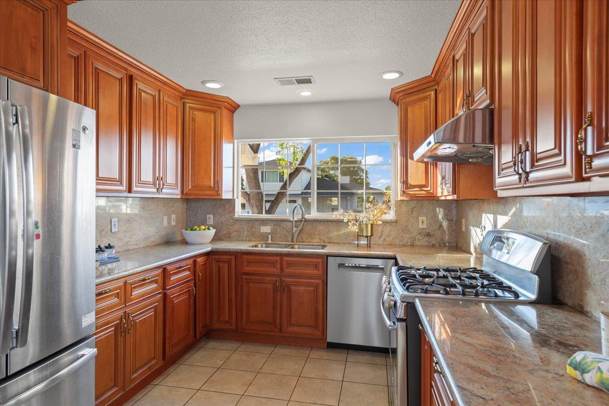 Detail Gallery Image 13 of 34 For 2804 Steinhart Ct, Santa Clara,  CA 95051 - 3 Beds | 2 Baths
