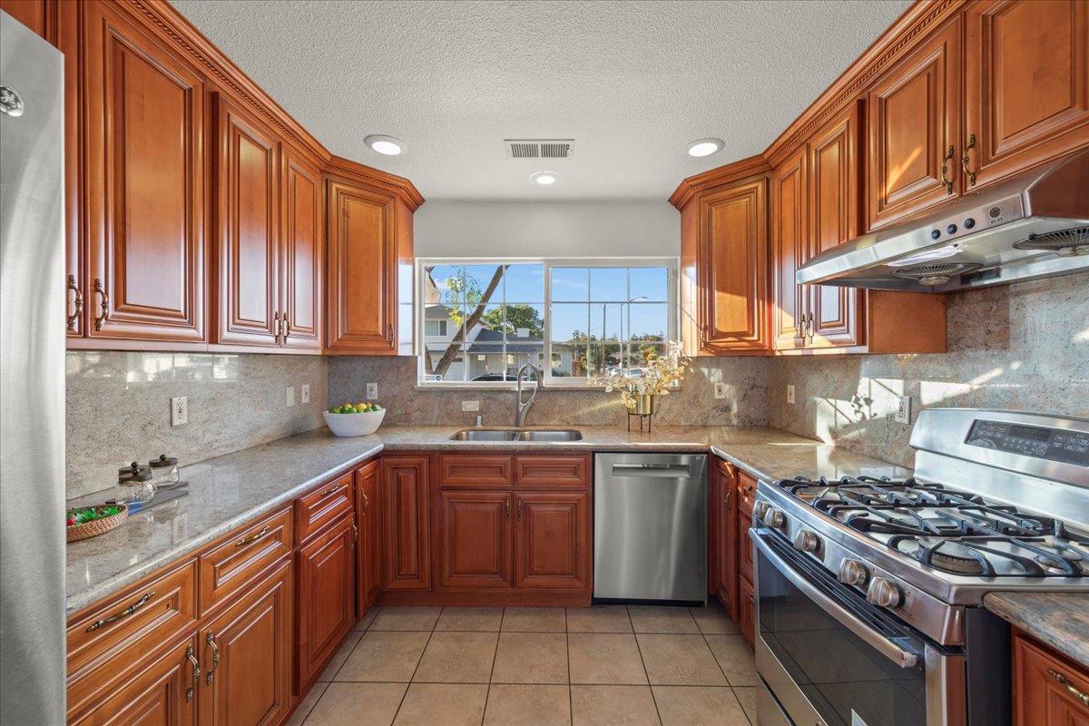 Detail Gallery Image 14 of 34 For 2804 Steinhart Ct, Santa Clara,  CA 95051 - 3 Beds | 2 Baths