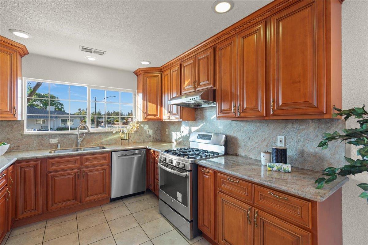 Detail Gallery Image 15 of 34 For 2804 Steinhart Ct, Santa Clara,  CA 95051 - 3 Beds | 2 Baths
