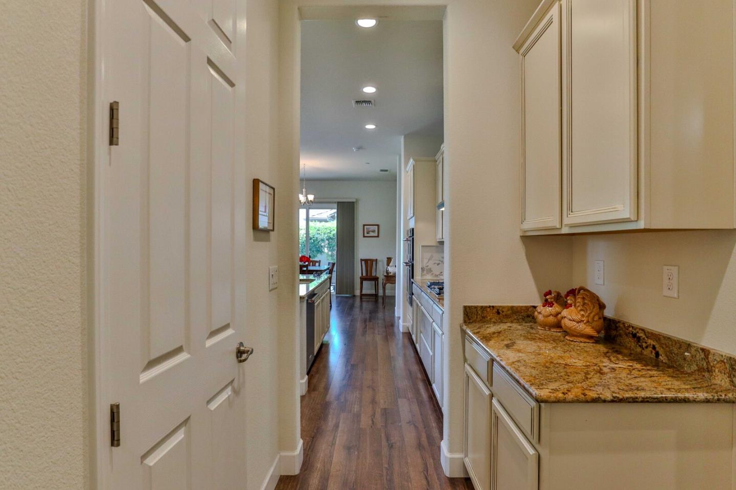 Detail Gallery Image 8 of 94 For 2671 Glen Echo Ln, Manteca,  CA 95336 - 3 Beds | 2 Baths