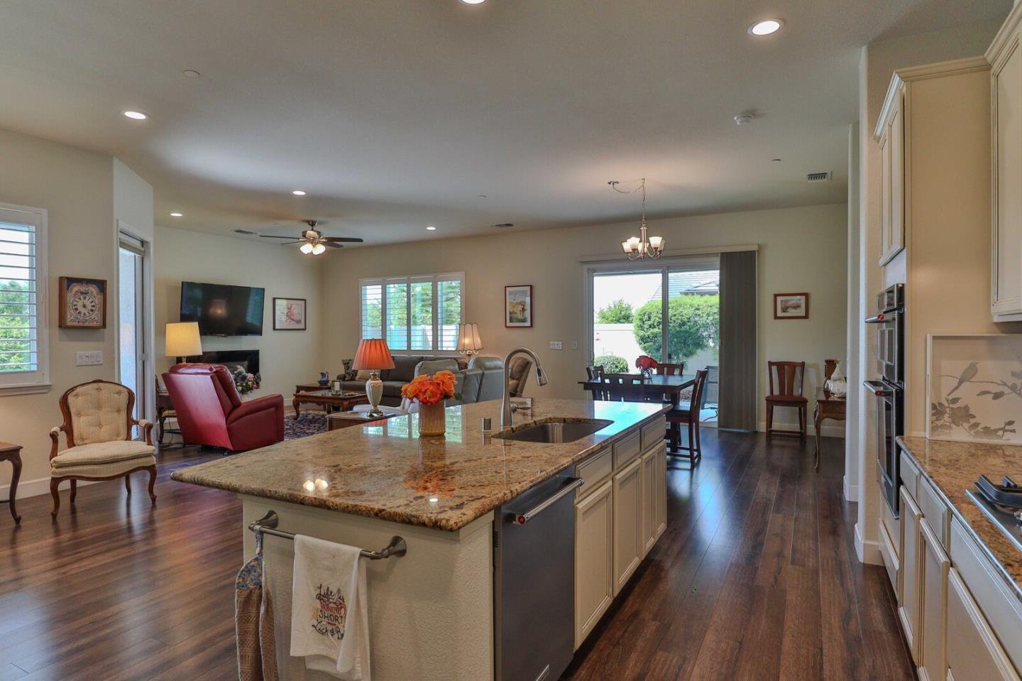 Detail Gallery Image 9 of 94 For 2671 Glen Echo Ln, Manteca,  CA 95336 - 3 Beds | 2 Baths