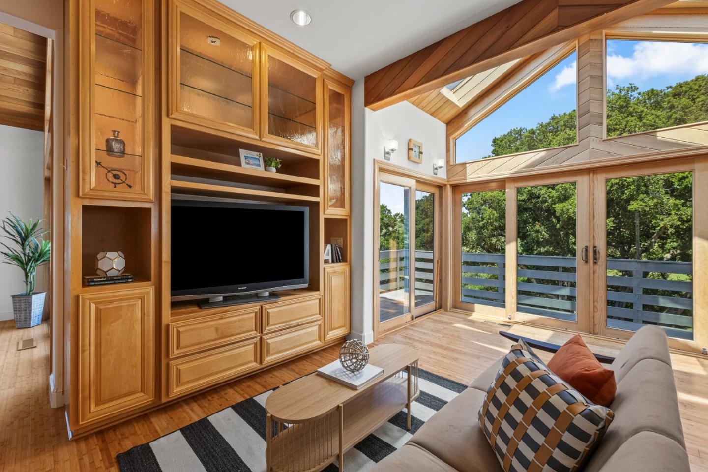Detail Gallery Image 15 of 56 For 229 Payne Rd, San Juan Bautista,  CA 95045 - 2 Beds | 3/1 Baths