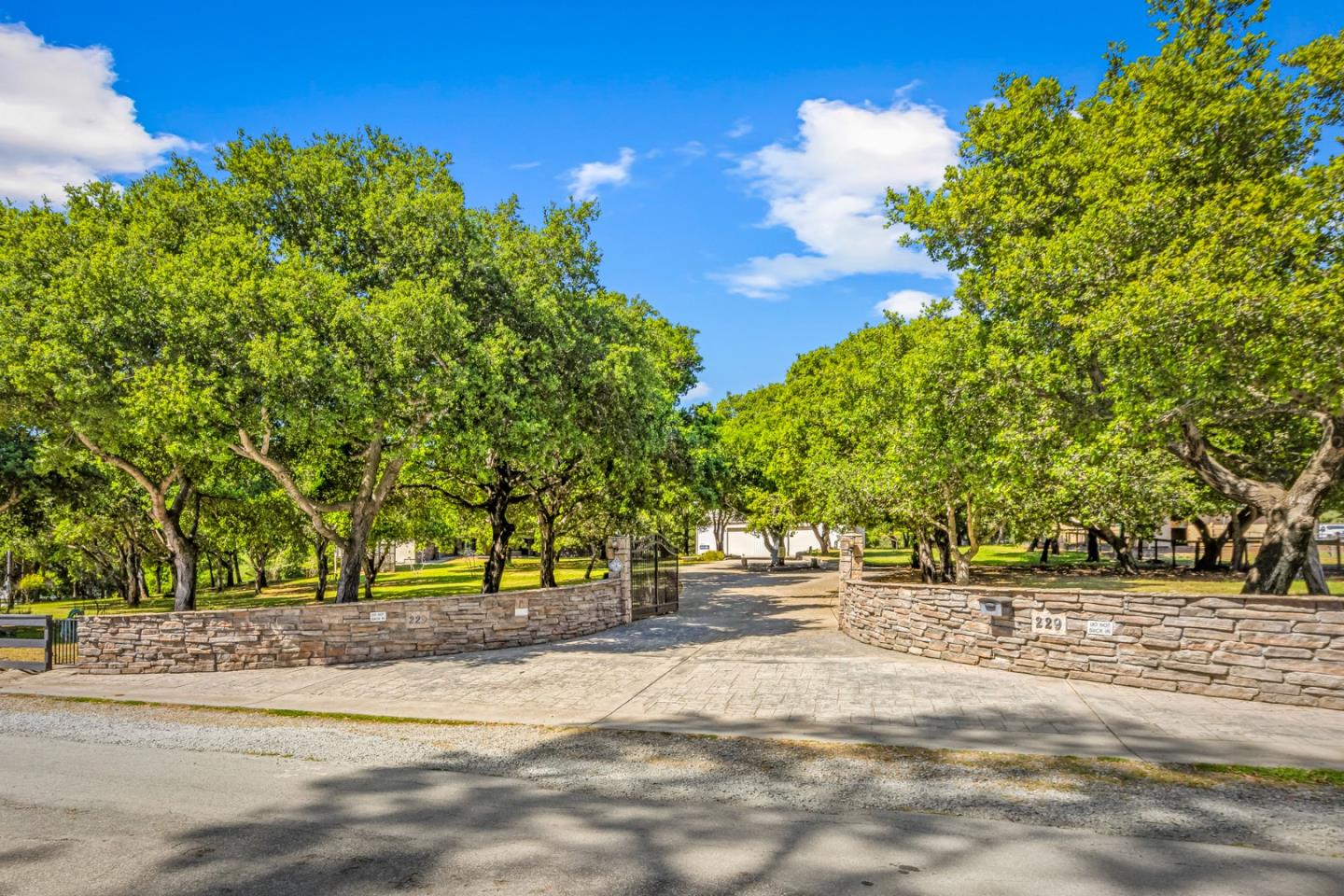 Detail Gallery Image 3 of 56 For 229 Payne Rd, San Juan Bautista,  CA 95045 - 2 Beds | 3/1 Baths