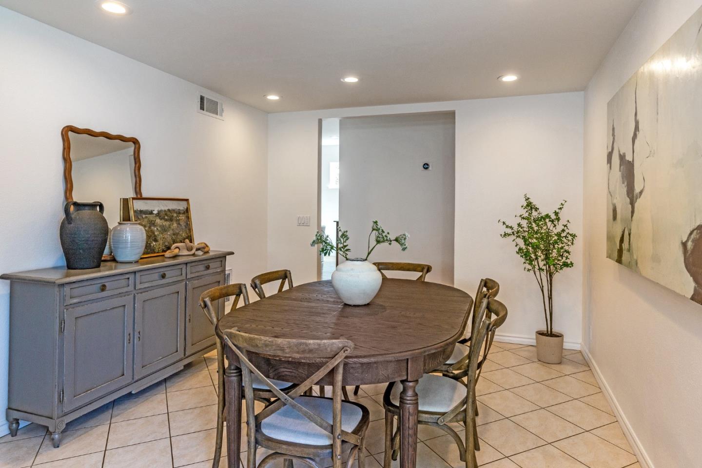 Detail Gallery Image 8 of 19 For 254 Omira Dr, San Jose,  CA 95123 - 4 Beds | 2 Baths