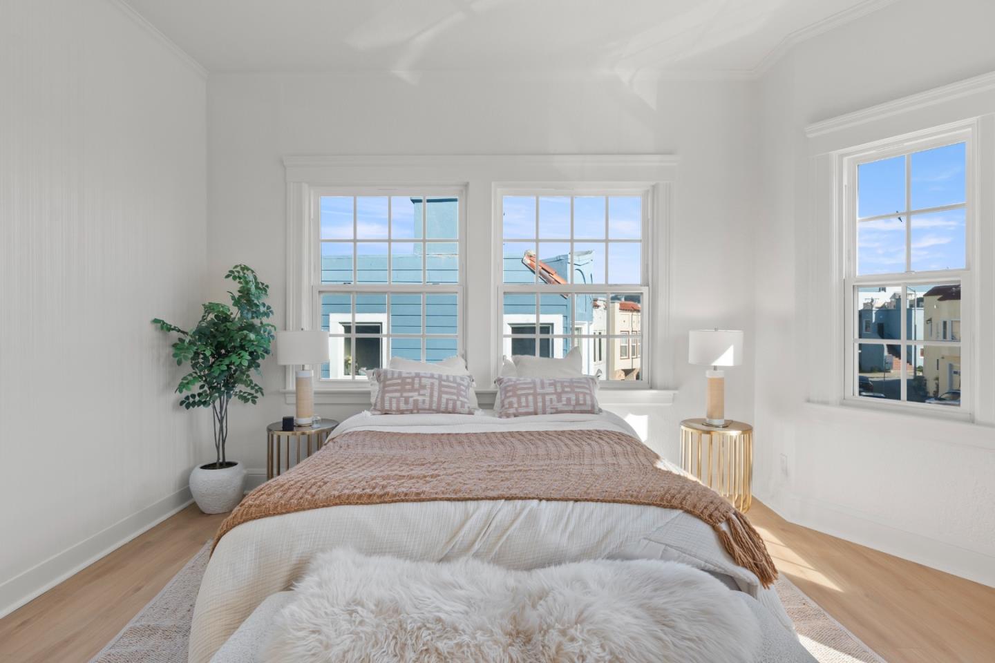 Detail Gallery Image 11 of 21 For 245 Silver Ave, San Francisco,  CA 94112 - 5 Beds | 3 Baths