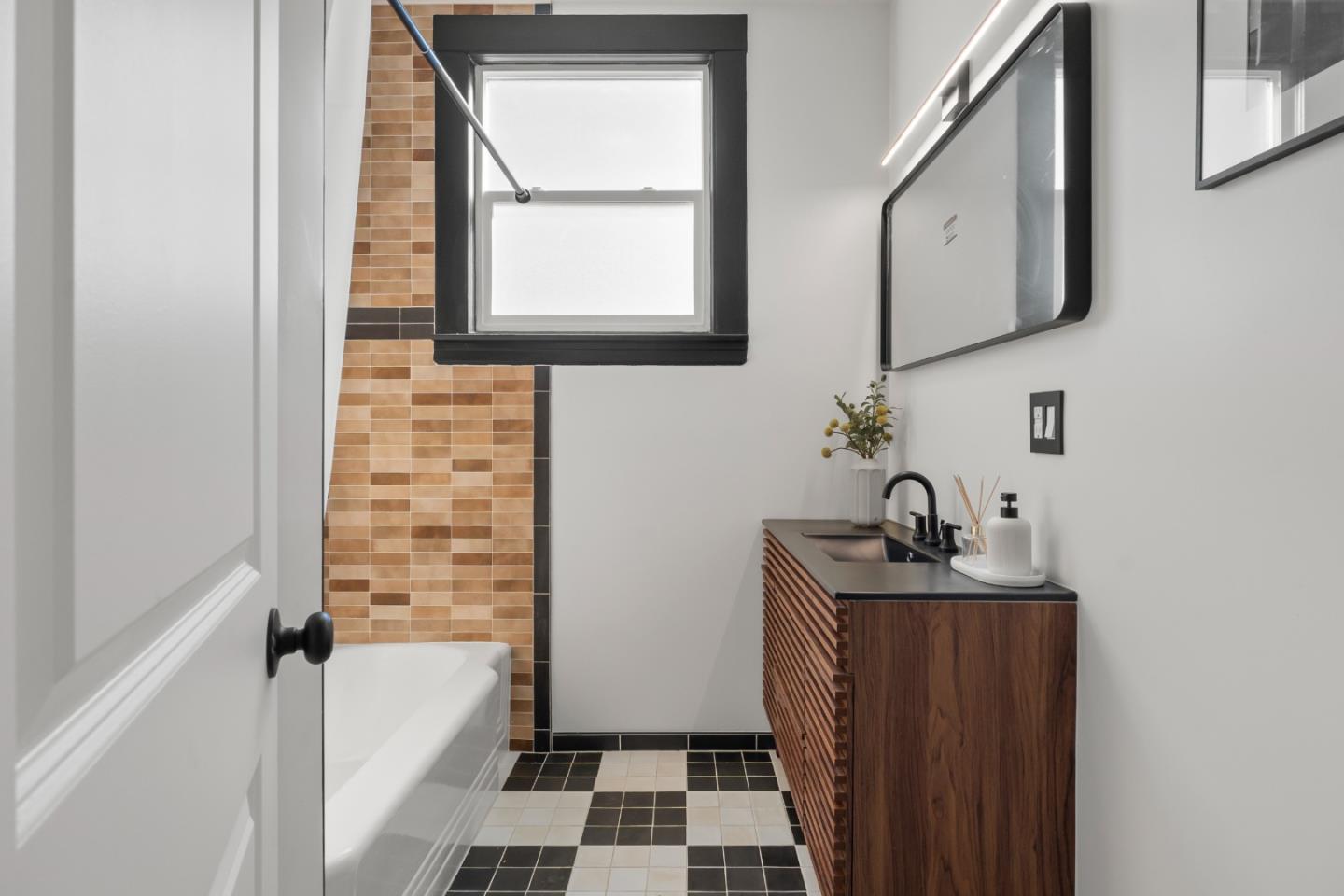 Detail Gallery Image 13 of 21 For 245 Silver Ave, San Francisco,  CA 94112 - 5 Beds | 3 Baths