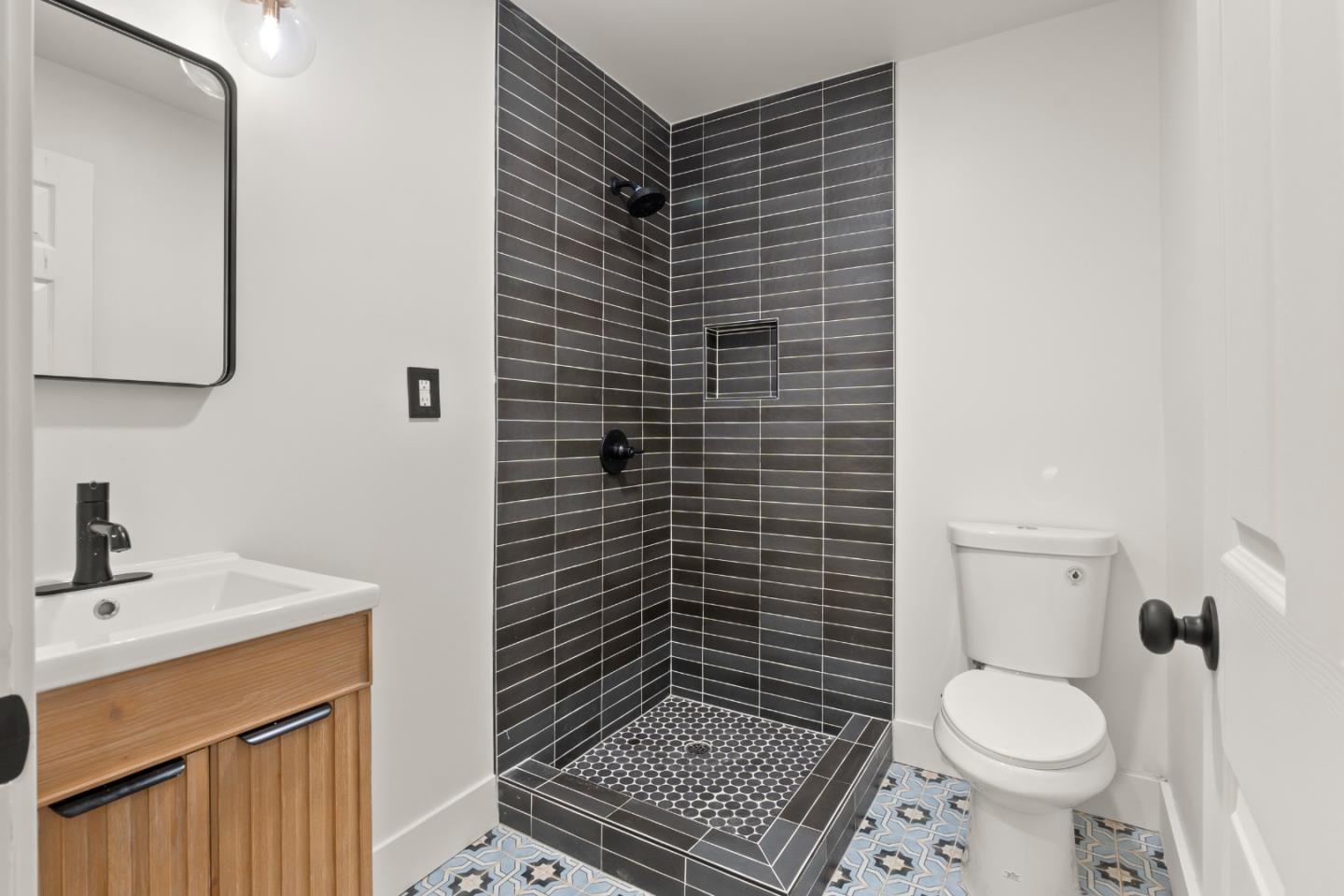 Detail Gallery Image 15 of 21 For 245 Silver Ave, San Francisco,  CA 94112 - 5 Beds | 3 Baths