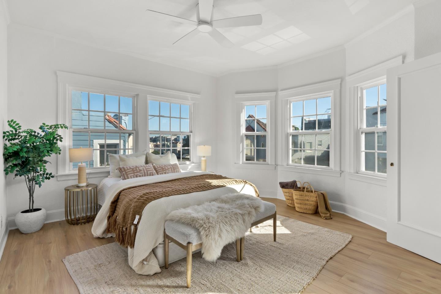 Detail Gallery Image 6 of 21 For 245 Silver Ave, San Francisco,  CA 94112 - 5 Beds | 3 Baths