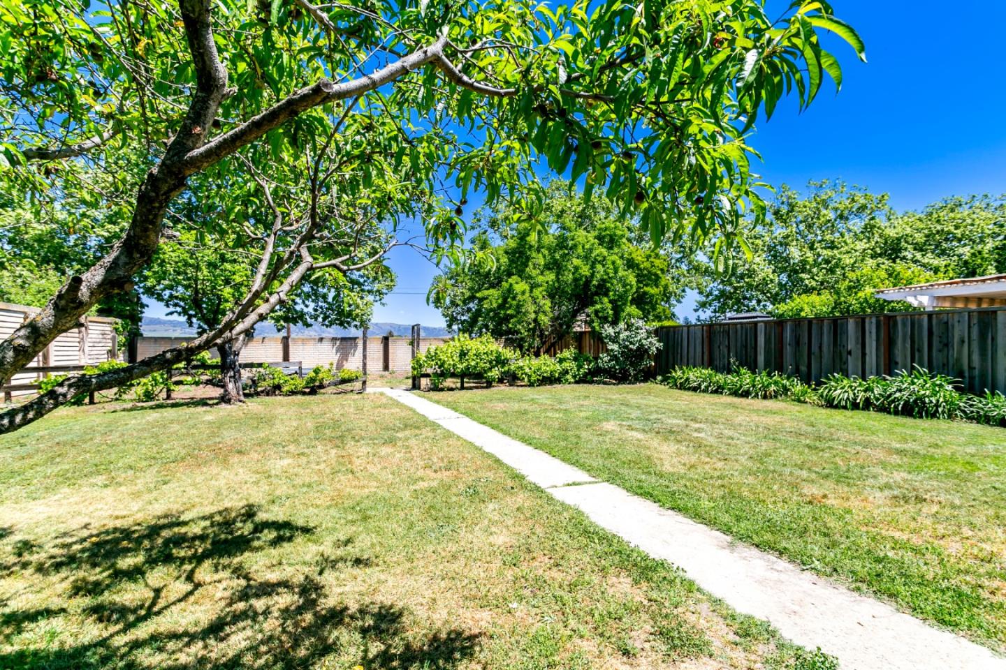 Detail Gallery Image 15 of 21 For 9124 Connell Ct, Gilroy,  CA 95020 - 4 Beds | 2 Baths