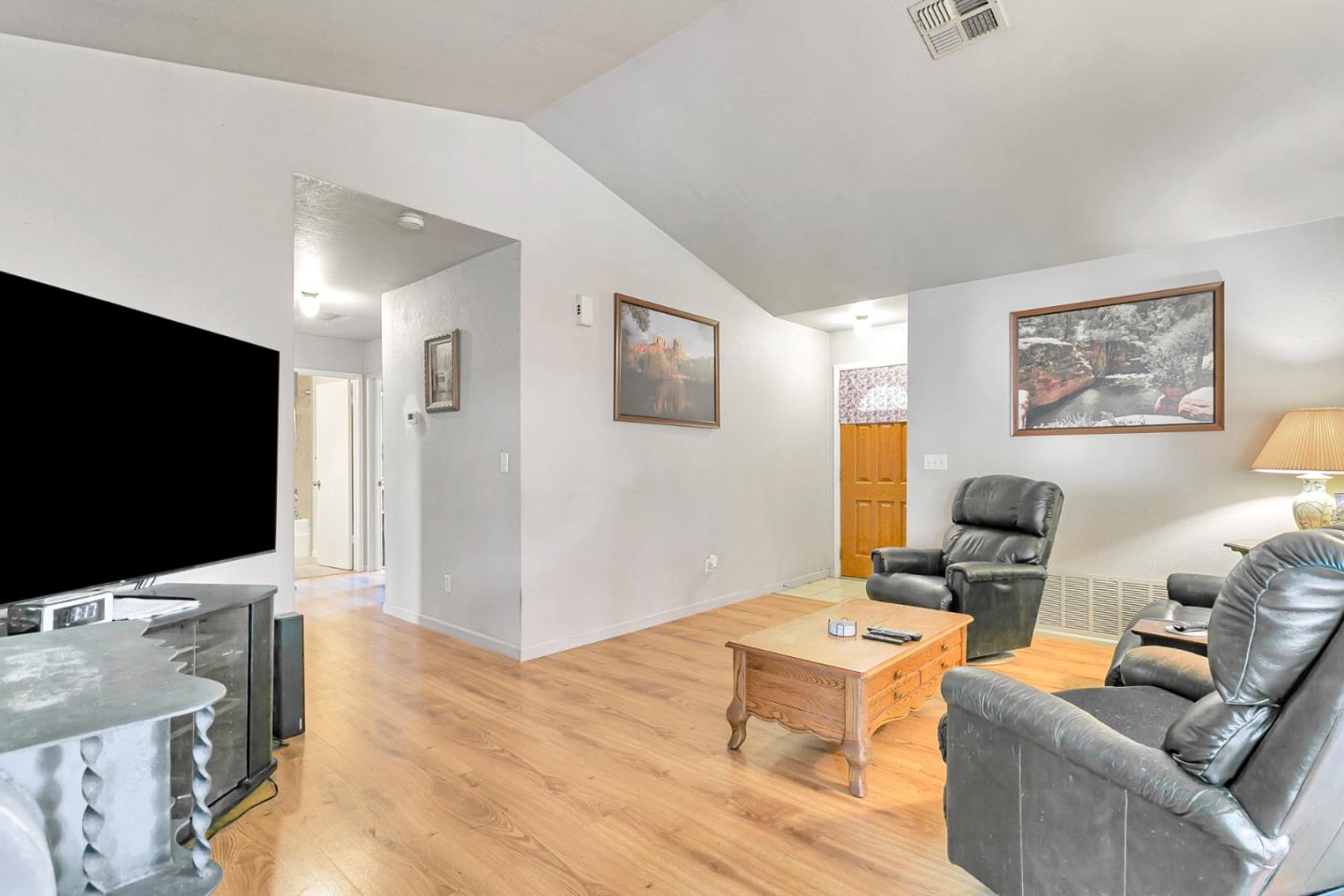 Detail Gallery Image 5 of 21 For 9124 Connell Ct, Gilroy,  CA 95020 - 4 Beds | 2 Baths