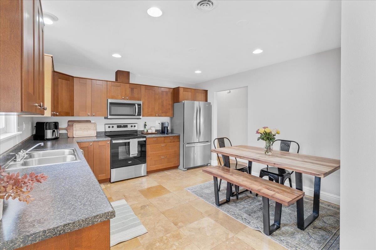Detail Gallery Image 10 of 26 For 33 Fourth St, Spreckels,  CA 93962 - 3 Beds | 2/1 Baths
