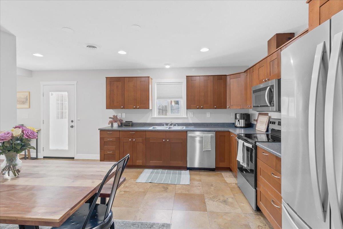 Detail Gallery Image 11 of 26 For 33 Fourth St, Spreckels,  CA 93962 - 3 Beds | 2/1 Baths