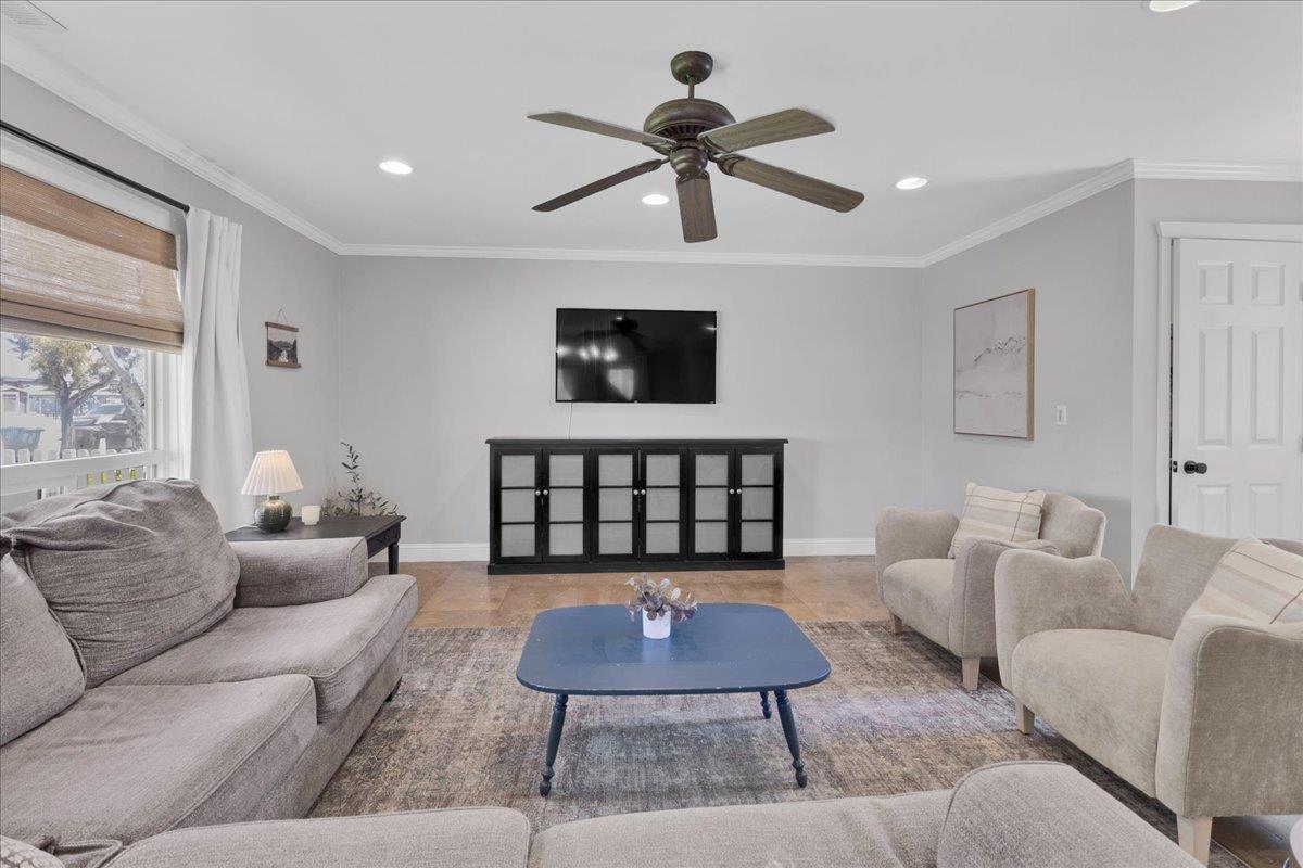 Detail Gallery Image 4 of 26 For 33 Fourth St, Spreckels,  CA 93962 - 3 Beds | 2/1 Baths