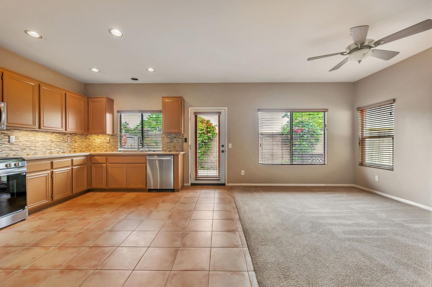 Detail Gallery Image 11 of 37 For 1308 Battle Creek Rd, Chula Vista,  CA 91913 - 3 Beds | 2/1 Baths