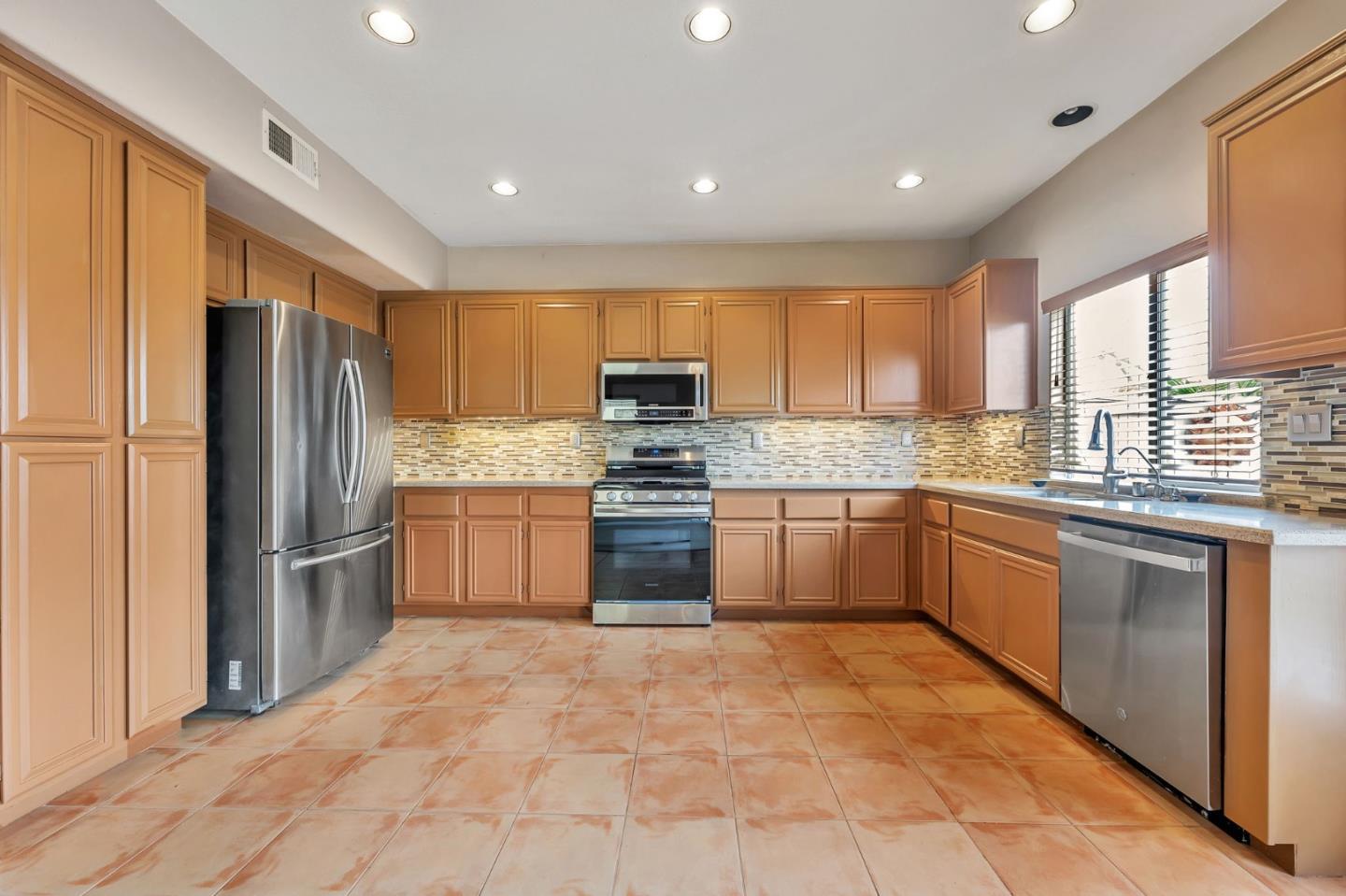 Detail Gallery Image 12 of 37 For 1308 Battle Creek Rd, Chula Vista,  CA 91913 - 3 Beds | 2/1 Baths
